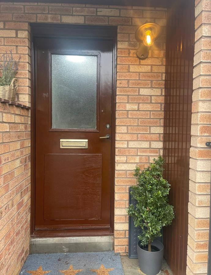 Comfortable, Modern Apartment With Parking. Inverness. 外观 照片