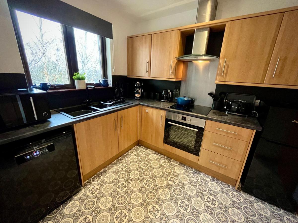 Comfortable, Modern Apartment With Parking. Inverness. 外观 照片