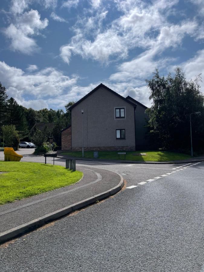Comfortable, Modern Apartment With Parking. Inverness. 外观 照片