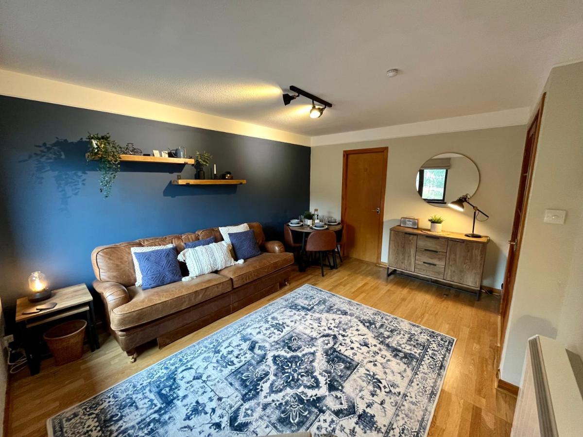 Comfortable, Modern Apartment With Parking. Inverness. 外观 照片