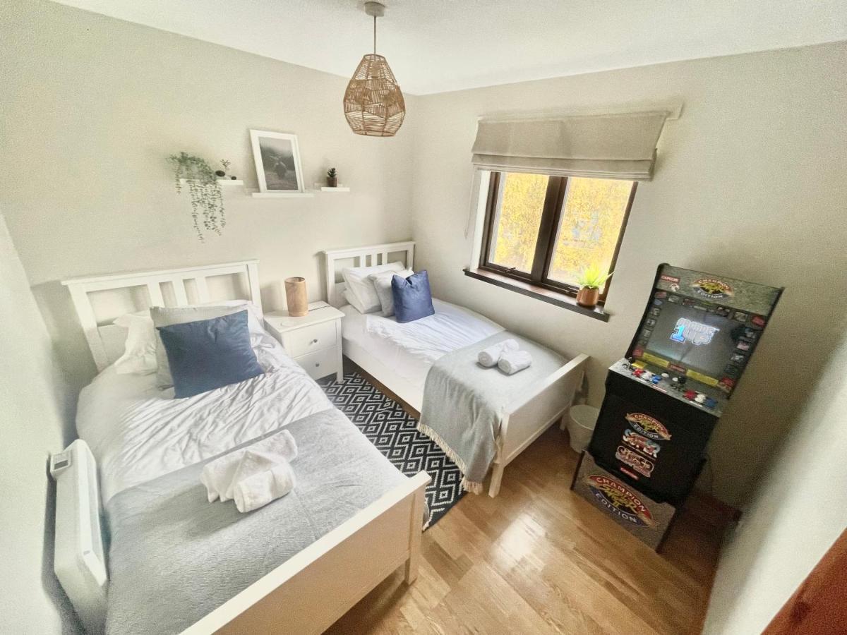Comfortable, Modern Apartment With Parking. Inverness. 外观 照片