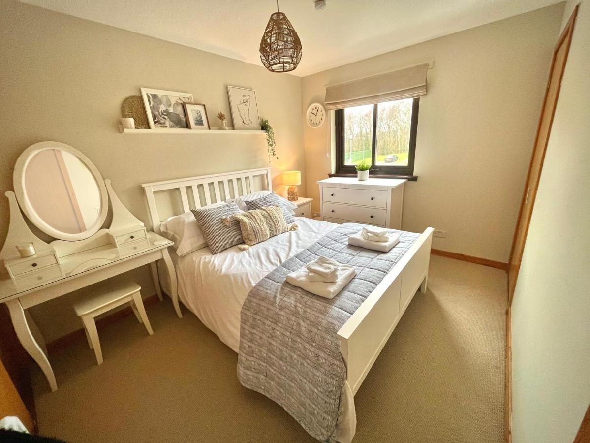 Comfortable, Modern Apartment With Parking. Inverness. 外观 照片