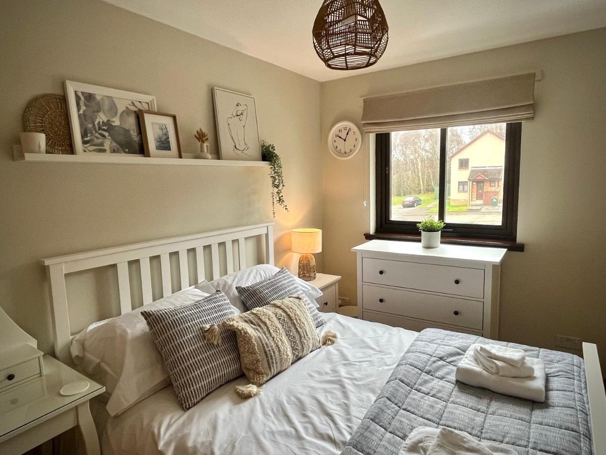Comfortable, Modern Apartment With Parking. Inverness. 外观 照片